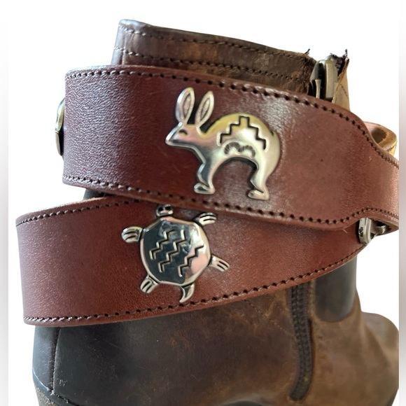 Vintage 90’s Brown Leather Silver Conch Engraved Southwestern Animals Belt, S - Picture 5 of 15